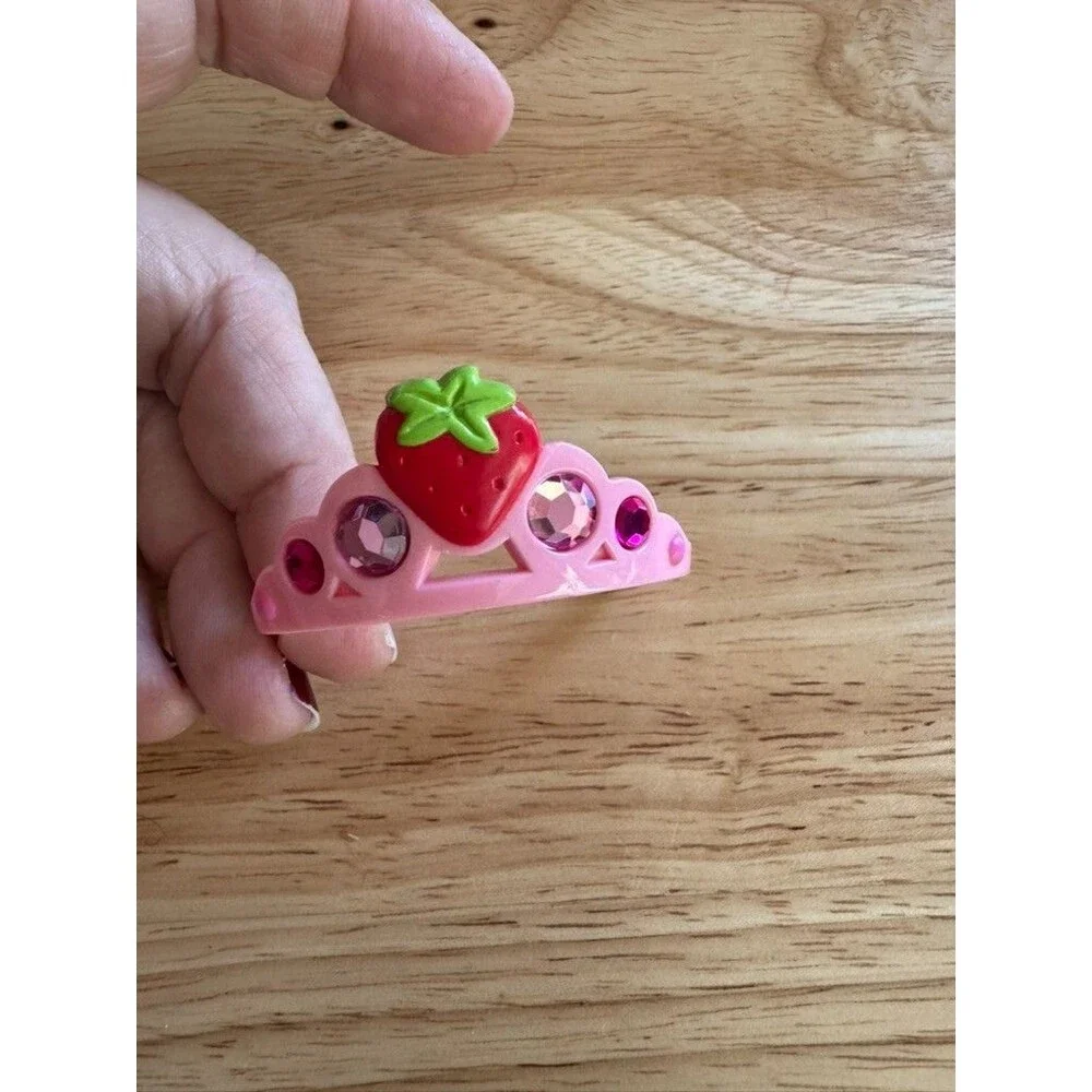 early-2000s Strawberry Shortcake figure lot of 4 figures plus two accessories